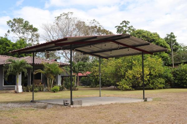 Amplia propiedad con casa y lote de 2.182 m²