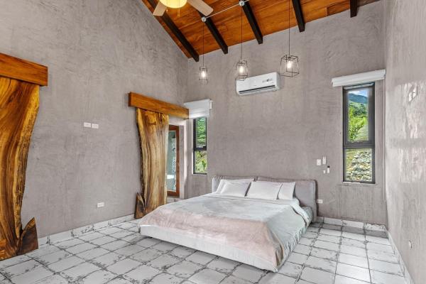 Santa fe high-quality mountain house with pool