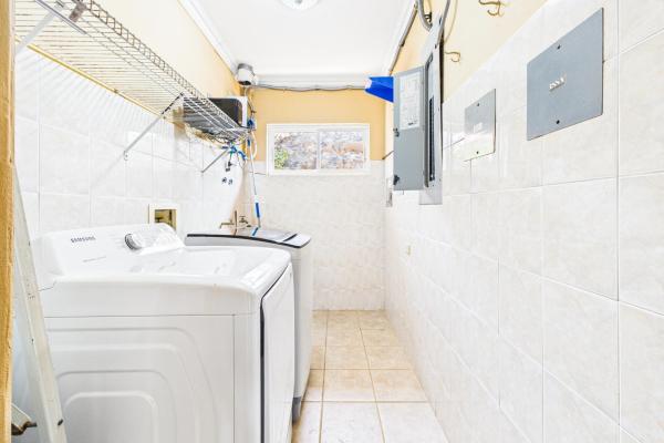 Casa con vistas a la montaña y al océano en venta en sora