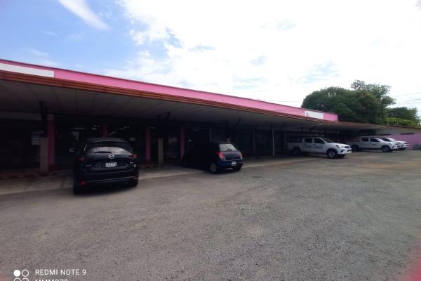 Commercial plaza for sale in aguadulce