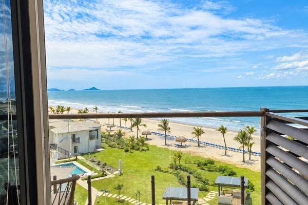 Apartamento frente a la playa con hermosas vistas al océano.