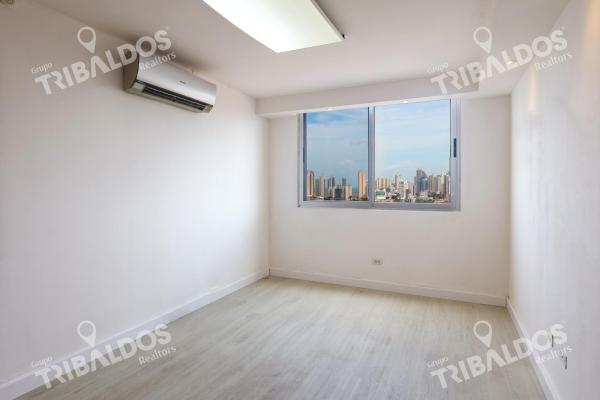 Venta de penthouse con vista al mar y la ciudad