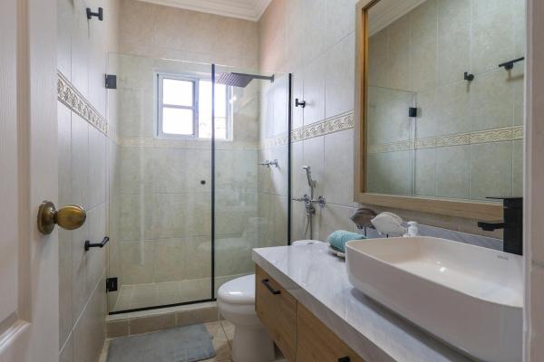 Venta de casa unifamiliar en palmeras del este, costa del este remodelada