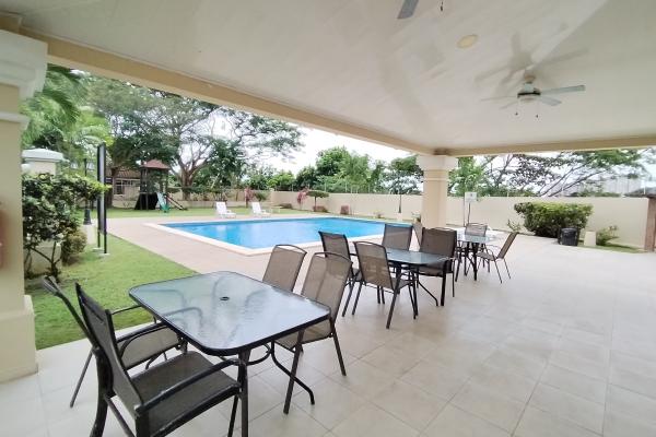 House for sale in villa tivoli, brisas del golf.