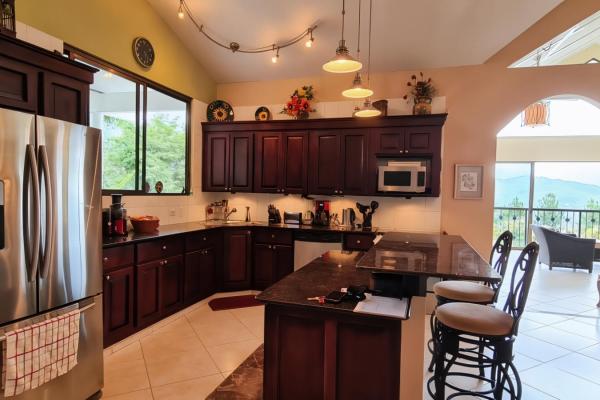 Se vende casa de montaña con impresionantes vistas en altos del maria