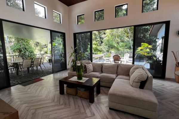 Mountain view home in altos del maria