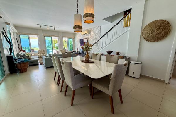 Sale of ocean view house, bijao