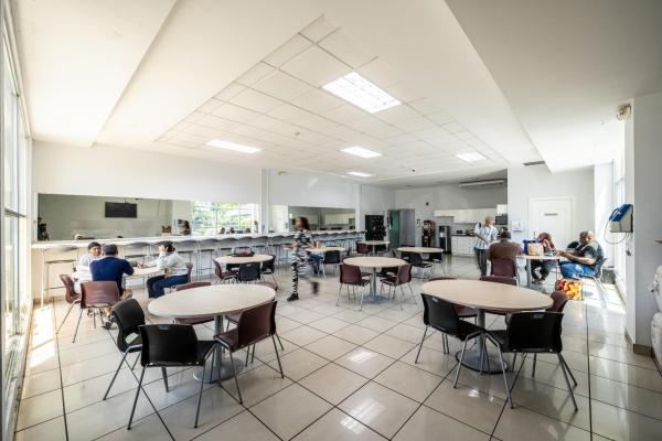 Venta de edificio para oficinas y call center en albrook fields