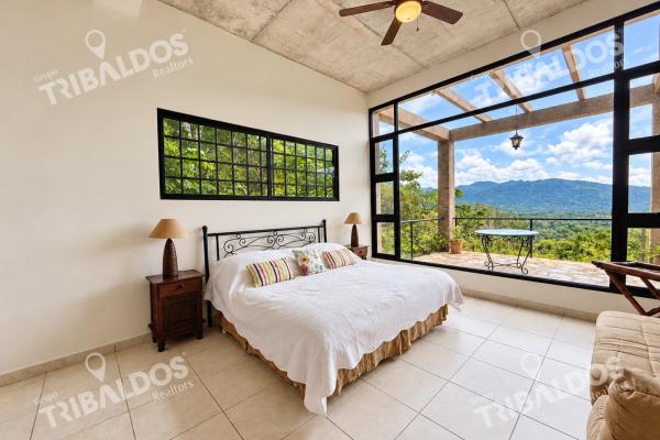 Casa en venta en el valle de antón con 1.1 hectáreas de terreno y vistas a las montañas