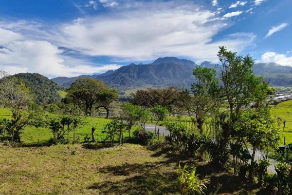 Prime volcán lot for sale