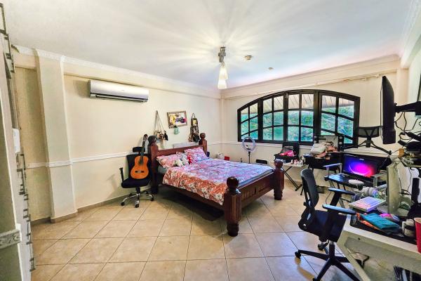 Venta de amplia casa en albrook