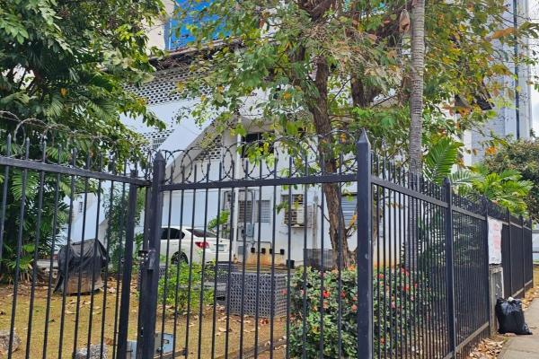 Building for sale near via brazil