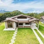 Casa contemporánea con vistas a la montaña en palmira