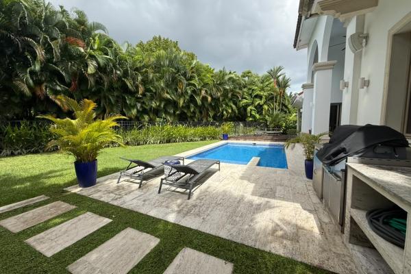 Sale of house in ph fairway estates, santa maría