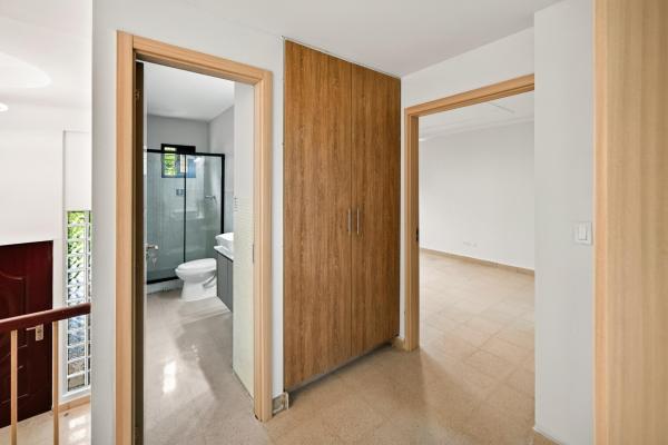 Dúplex de 3 niveles en venta en altos de miraflores, betania, panamá