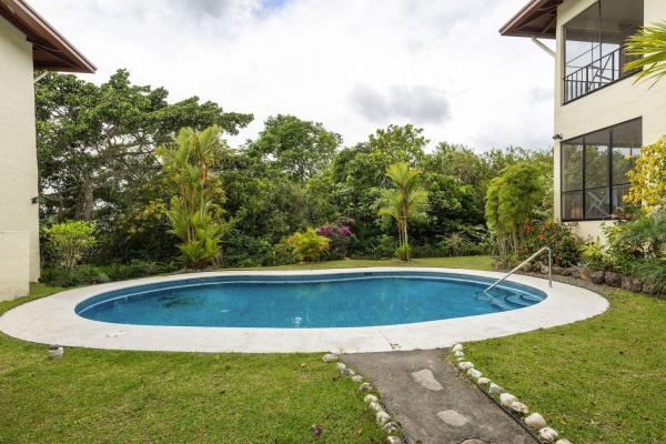Condominio de 2 rec. en los molinos boquete