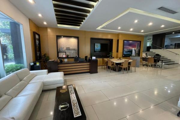 Store in costa del este, green plaza residential complex.