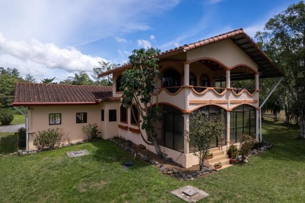 Casa en potrerillos village con apartamento tipo estudio