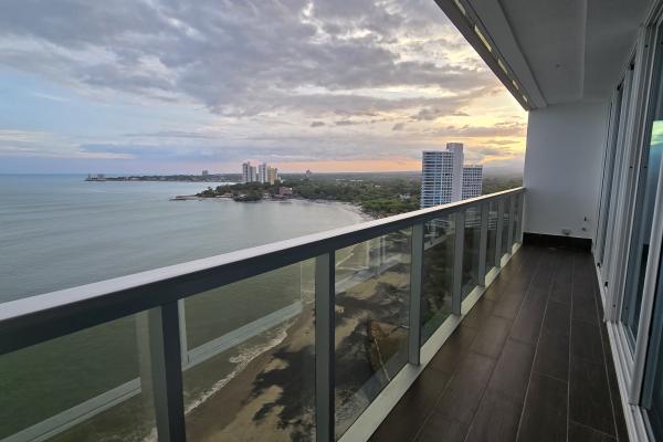 Venta de apartamento en ocean waves nueva gorgona