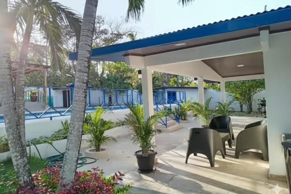 House with pool and spacious terrace - san carlos