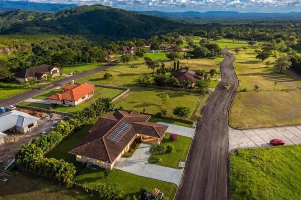 Casa de tres habitaciones en venta en alto boquete