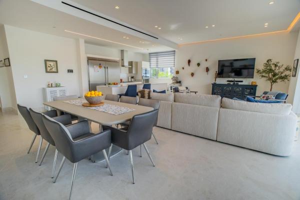 Beach club residences, ocean reef island