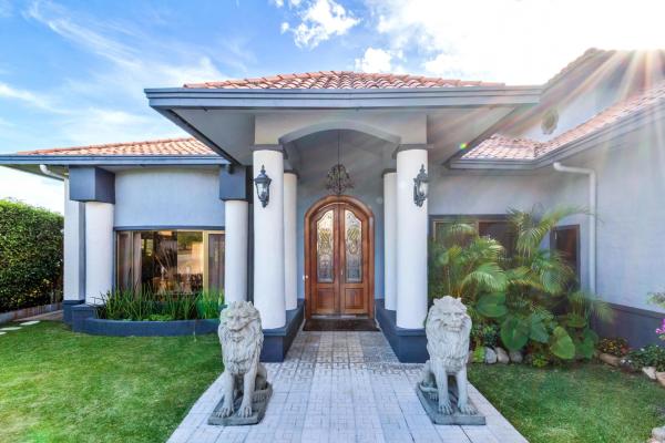 Magnificent mansion in los molinos boquete