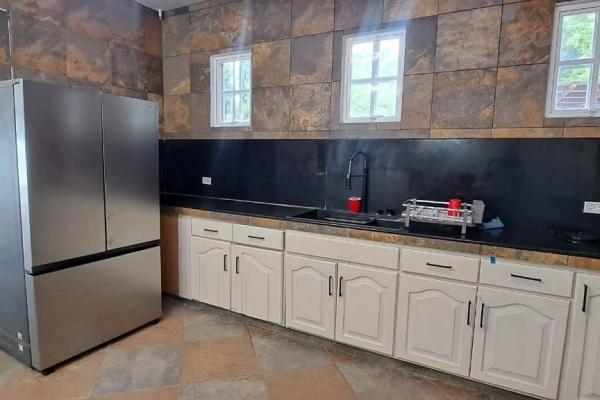 4 bedroom house with private pool and jacuzzi