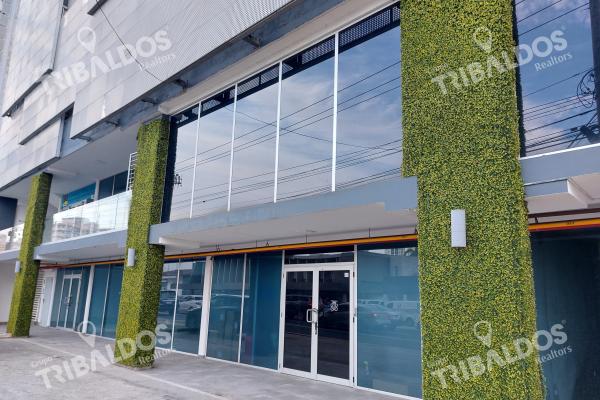 Venta de 6 locales comerciales rentando en vía españa