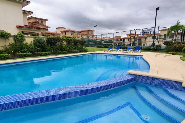 Venta casa en condado del rey complejo cerrado