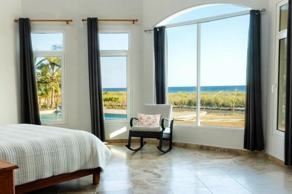 Beachfront mansion with pool in la barqueta