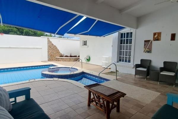 4 bedroom house with private pool and jacuzzi