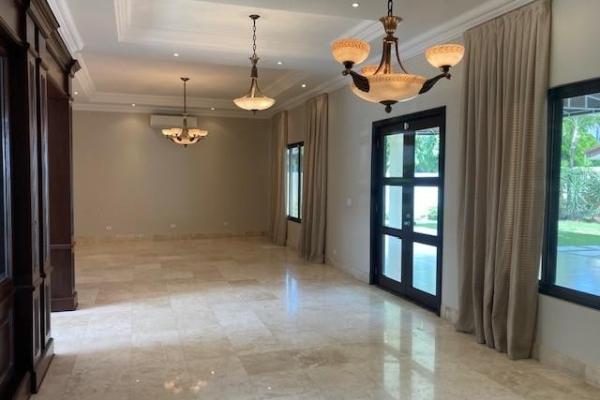 4 bedroom house toscana del este with solar panels