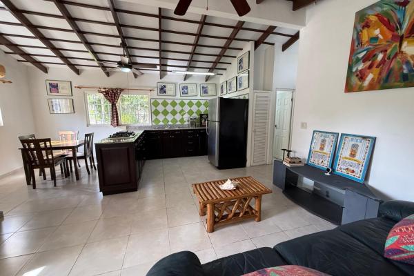 Casa para venta en el corazón de coronado!