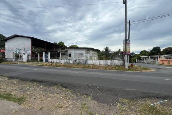 Land with warehouse for sale santiago-veragua