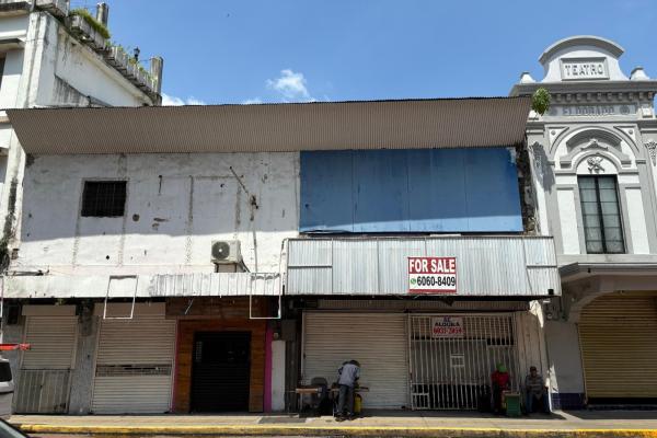 Edificio con 3 locales comerciales en santa ana. (casa angélica)