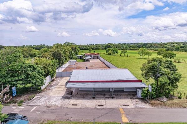 Mixed-use commercial property in san pablo viejo
