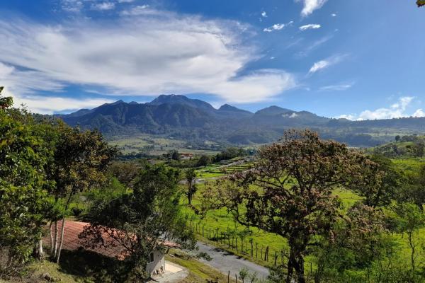 Prime volcán lot for sale