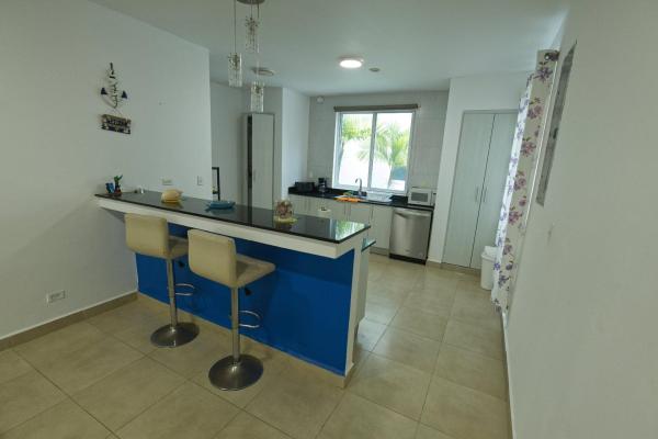 Furnished 2-level apartment near the beach