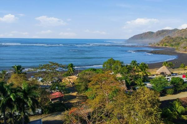 Cambutal casa con vista al mar cerca de los buzos