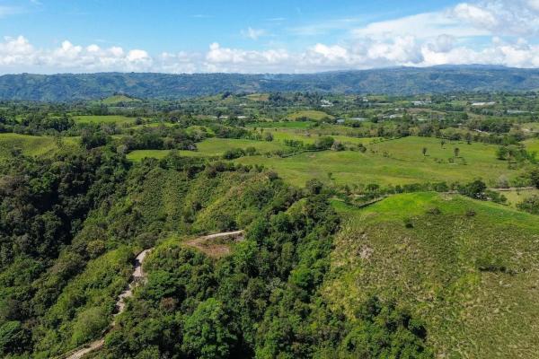 Amplia propiedad de 146.652 ha con fuentes de agua