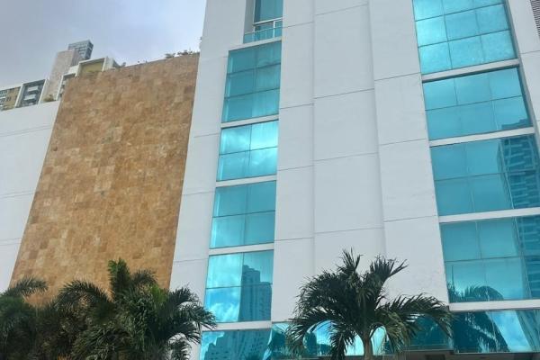 Banco vende penthouse en ph titanium