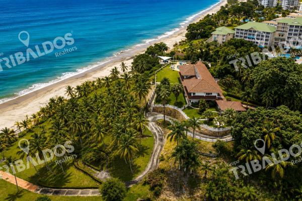Terreno para desarrollo al lado del hotel gran evenia bijao, frente al mar
