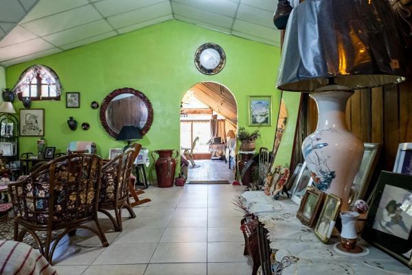Highland home with 2 hectares in volcan