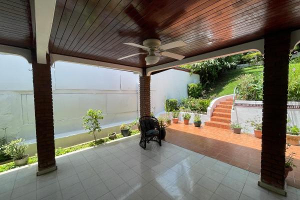 Venta de casa dos pisos con elevador en la loma (hato pintado)