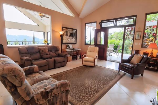 Se vende casa de montaña con impresionantes vistas en altos del maria
