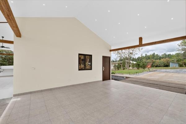 Nueva casa potrerillos con acabados de calidad.