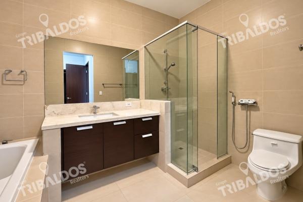 Oceanfront apartment for sale | 204 m2