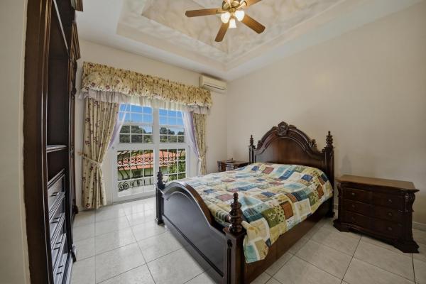 Single family house in llanos de curundu, ancon