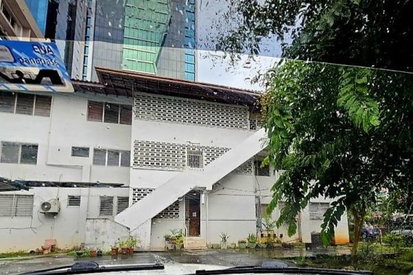Building for sale near via brazil